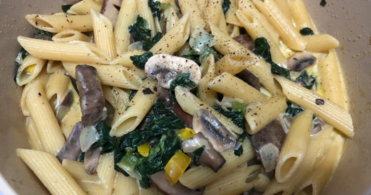 ‼️低成本 超creamy白汁菠菜蘑菇長通粉 食譜與作法 by _ttamxx - Cookpad