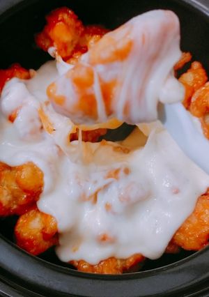 Hình của món Gà sốt cay phô mai.