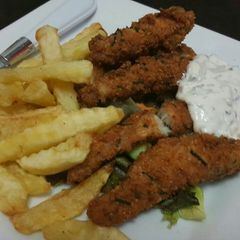 Fish fingers with fries and tartar sauce A picture of Fish fingers with fries and tartar sauce.