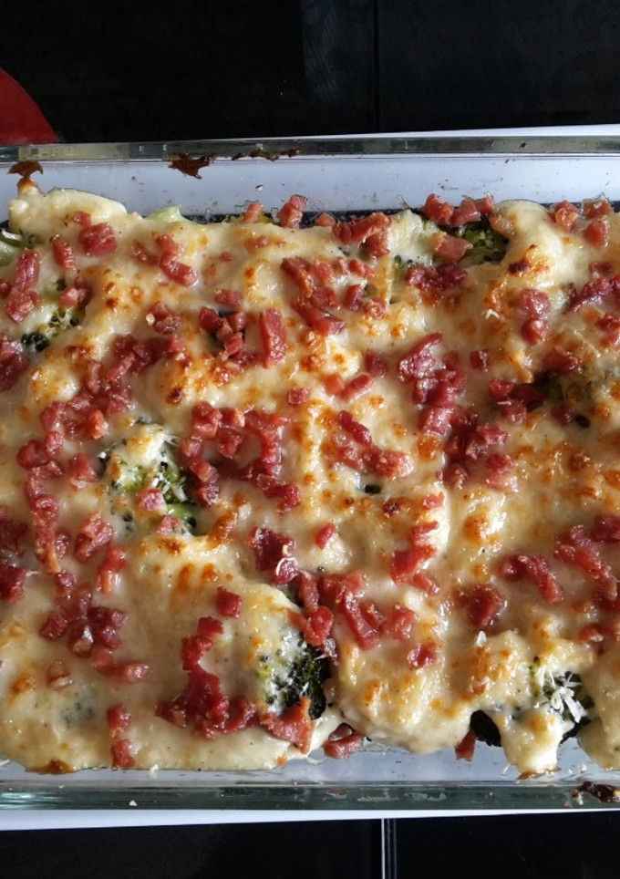 Una foto de Brócoli gratinado con patata y toque de jamón (en olla GM)