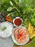 Mâm Cuốn Tôm Thịt Rau Rừng