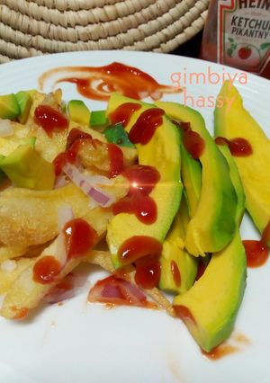 A picture of Chips with avocado.