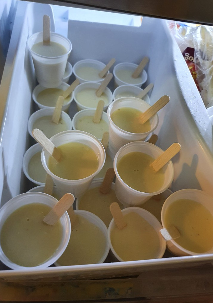 Una foto de Paletas de coco, pilones, etc.