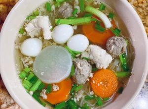 Hình của món Hủ tiếu mọc, bò viên.