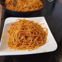 A picture of Tomato spaghetti pasta.
