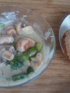 Una foto de Espárragos con hongos y brócoli rápidos