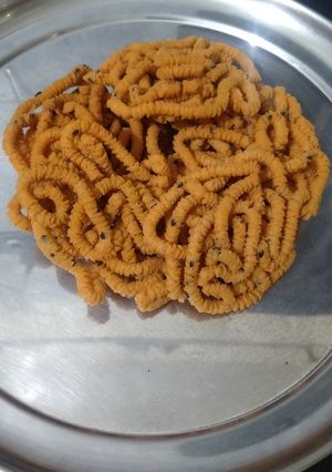 வரகு அரிசி முறுக்கு(varagu arisi murukku recipe in tamil) செய்முறை முக்கிய புகைப்படம்