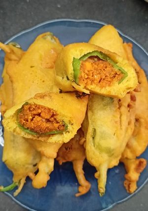 ભરેલા મરચા ના ભજીયા (Bharela Marcha Bhajiya Recipe In Gujarati) રેસીપી મુખ્ય ફોટો