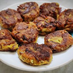 A picture of Raw Banana fritters kach kolar boda.