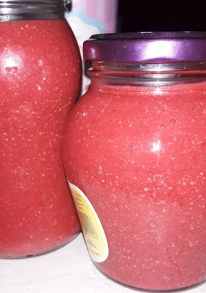 Una foto de Mermelada crudivegana de frutilla