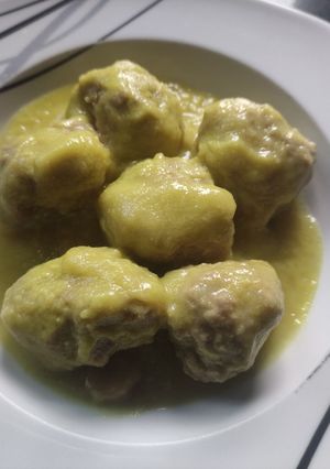 Una foto de Albóndigas con salsa de calabacín