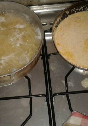 Una foto de Fideos con atún y crema