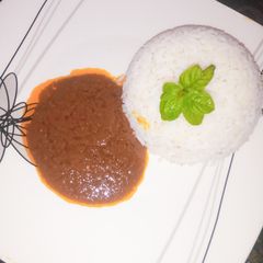 A picture of White rice and stew.