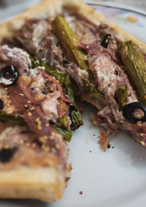Una foto de Tartaleta salada de espárragos y anchoas