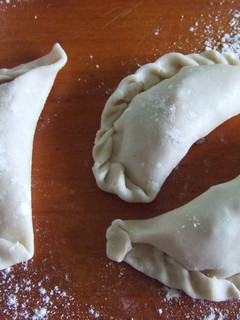 Una foto de Masa económica para empanadas de horno de Doña Petrona