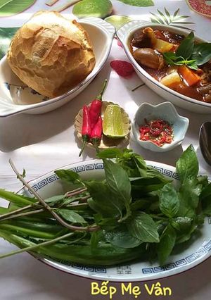 Hình của món Bánh mì bò kho.