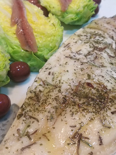 Una foto de Dorada (o lubina) en papillote