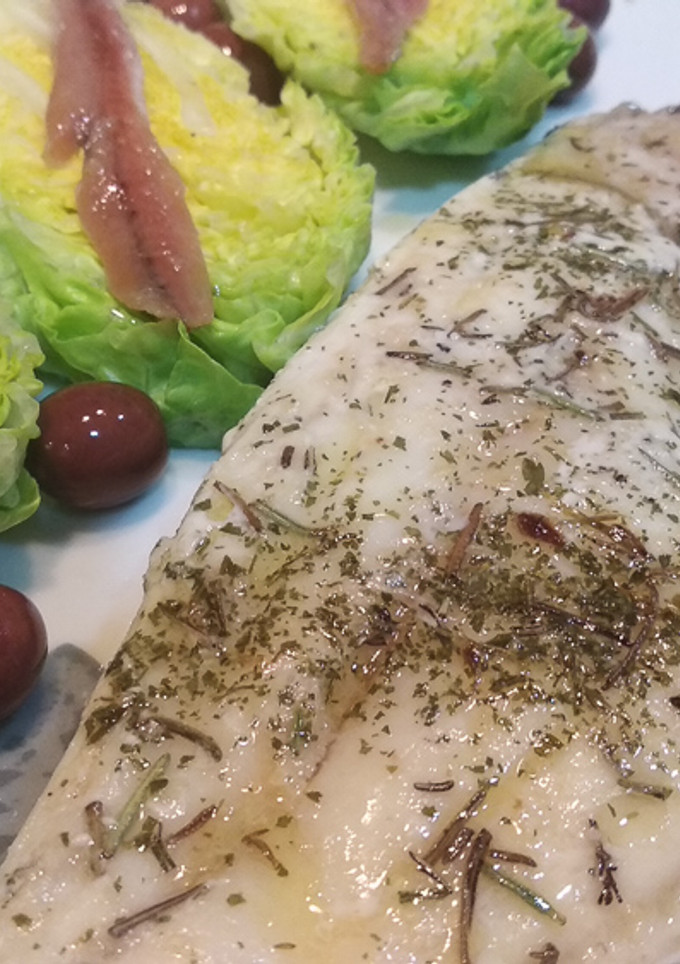 Una foto de Dorada (o lubina) en papillote