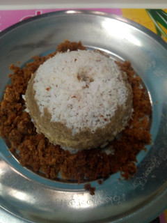௧ம்புமாவுபுட்டு(தேங்காய் கொட்டாச்சியில்) (Kambu maavu puttu recipe in tamil) செய்முறை முக்கிய புகைப்படம்