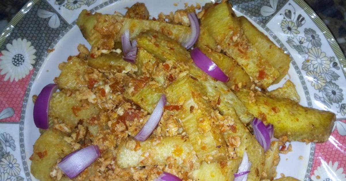 Fried yam coated with egg sauce Recipe by Hawy Cookpad