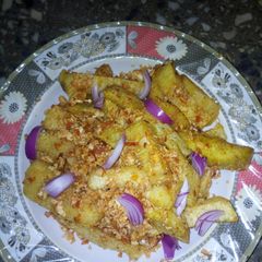 A picture of Fried yam coated with egg sauce.