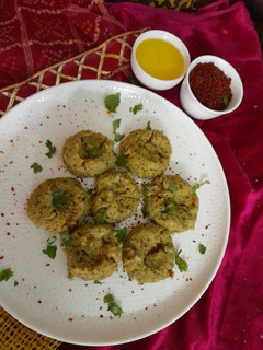 ગ્રીન મગની દાળનું ખીચું (Green Moong Dal Khichdi Recipe In Gujarati) રેસીપી મુખ્ય ફોટો