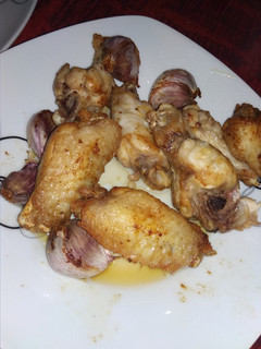 Una foto de Alitas al ajillo