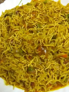 वेजिटेबल मैगी (Vegetable maggi recipe in Hindi) रेसिपी मुख्य फोटो