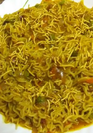 वेजिटेबल मैगी (Vegetable maggi recipe in Hindi) रेसिपी मुख्य फोटो