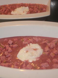 Una foto de Ensalada líquida de pepino y remolacha
