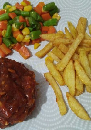 Foto resep Fire chicken sauce BBQ and sauted vegetables with french friesh