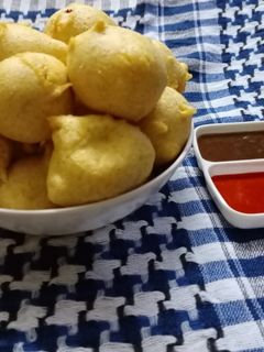 બટાકાવડા (bataka vada recipe in gujarati) રેસીપી મુખ્ય ફોટો