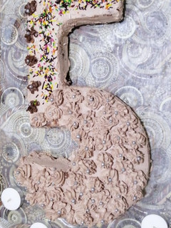 A picture of 5 Number Choco birthday Cake.