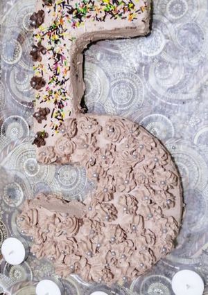 A picture of 5 Number Choco birthday Cake.