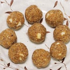 A picture of Coconut jaggery ladoos.