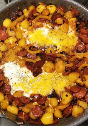 Une photo de Œuf au plat pomme de terre chorizo