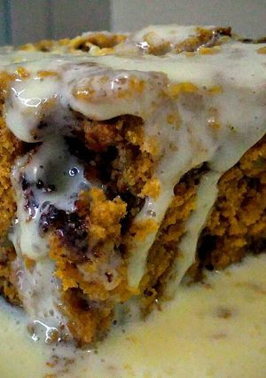 Una foto de Budín de granola con galletas de chocolate bañado en leche conde