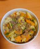 Thịt băm xào bí đỏ,khoai tây