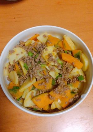 Hình của món Thịt băm xào bí đỏ,khoai tây.