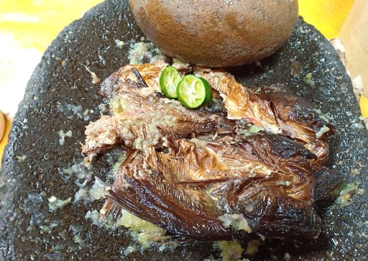 Cara membuat Sambal mentah salai Sederhana dan Mudah Dibuat