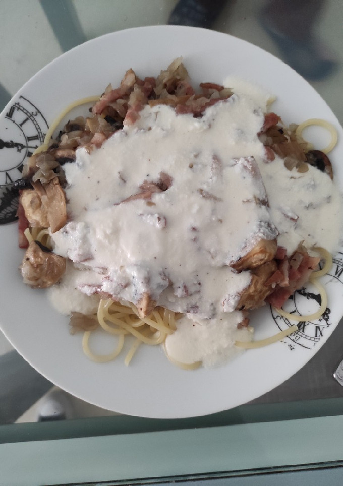 Una foto de Spaghetti a la carbonara con rulo de cabra