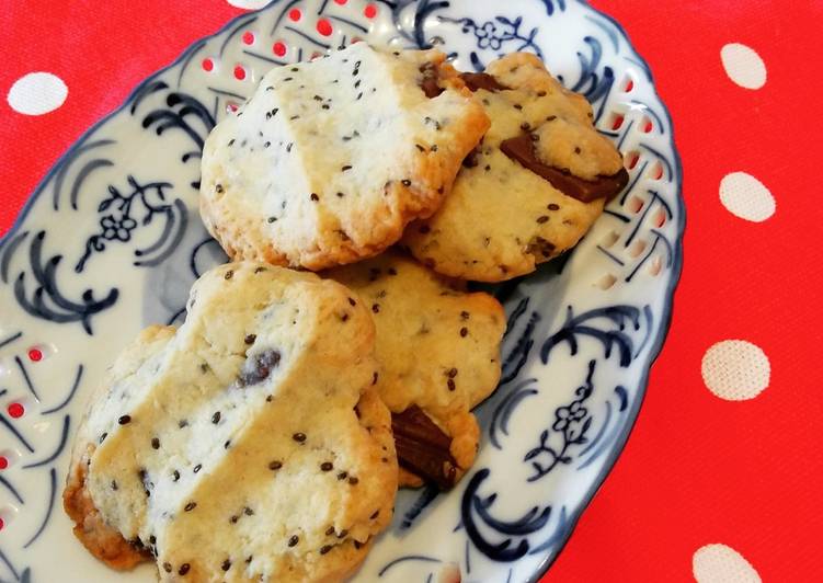 Coconut Oil Biscuits with Chia Seeds and Chocolate