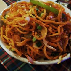 A picture of Chili hakka noodles.