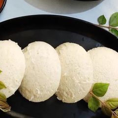 A picture of Instant Semolina/Sooji/Plain Rava Idli.