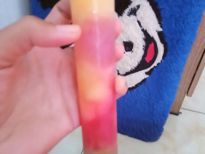 Cara Gampang Membuat Es Lilin Pelangi yang Bikin Ngiler