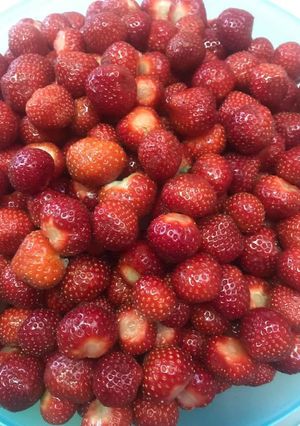 Una foto de Mermelada de frutillas enteras