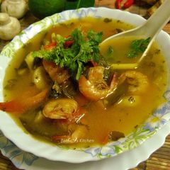 A picture of Thai Tom Yum Soup with Prawns.