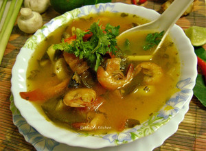 A picture of Thai Tom Yum Soup with Prawns.