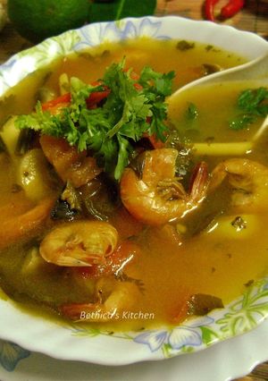 A picture of Thai Tom Yum Soup with Prawns.