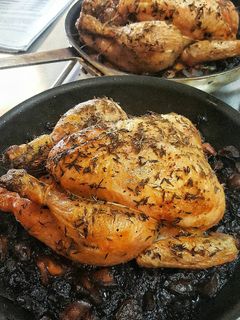 Una foto de Pollo horneado al tomillo